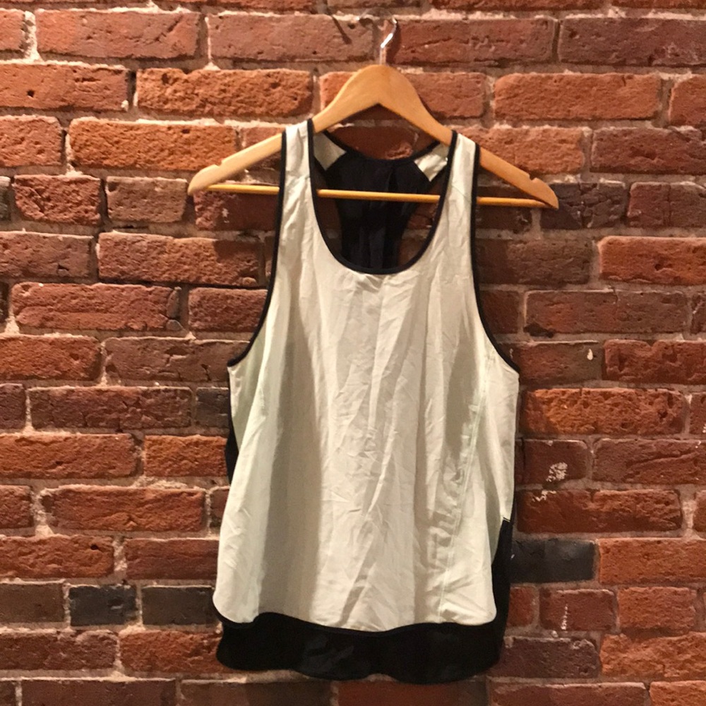 Size 4 Lululemon singlet